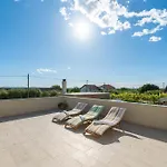 Διαμέρισμα Ema's Olive Garden 1 With Private Parking, Just 10 Minutes Drive From Sandy Policnik