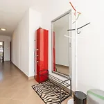 Ema's Olive Garden 1 With Private Parking, Just 10 Minutes Drive From Sandy Policnik