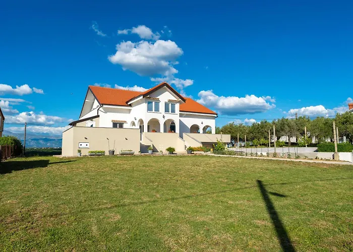 Apartman Ema's Olive Garden 1 With Private Parking, Just 10 Minutes Drive From Sandy *