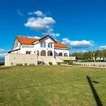 Appartement Ema's Olive Garden 1 With Private Parking, Just 10 Minutes Drive From Sandy *