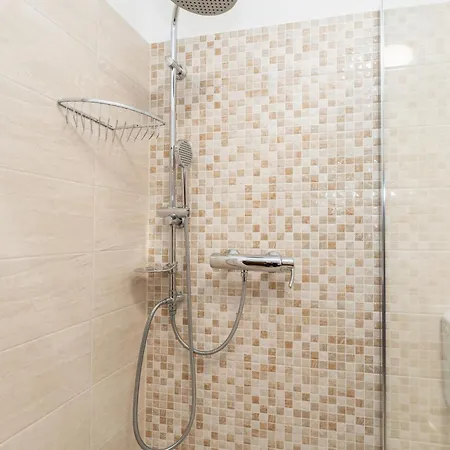 公寓 Ema's Olive Garden 1 With Private Parking, Just 10 Minutes Drive From Sandy Policnik