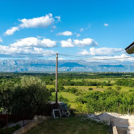Apartman Ema's Olive Garden 1 With Private Parking, Just 10 Minutes Drive From Sandy Poličnik