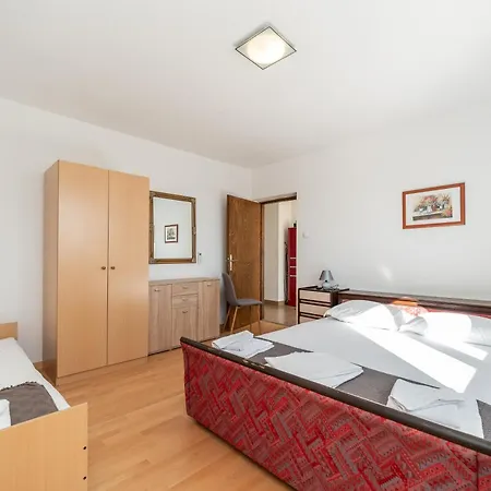 Ema's Olive Garden 1 With Private Parking, Just 10 Minutes Drive From Sandy Апартаменты
