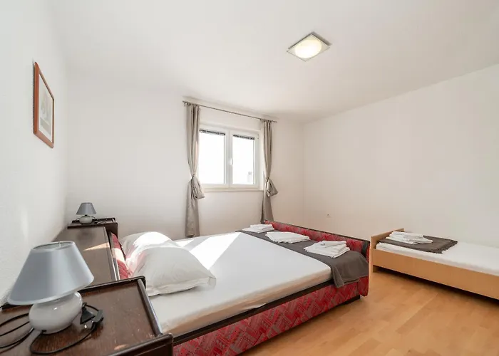 Ema's Olive Garden 1 With Private Parking, Just 10 Minutes Drive From Sandy Apartman